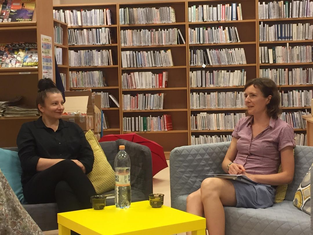 16 sierpnia odbyło się spotkanie z Martą Sokołowską, dramatopisarką i prozaiczką, autorką dystopijnej powieści „Imperium Dzieci”, której premiera miała miejsce 12 lipca 2021 roku.